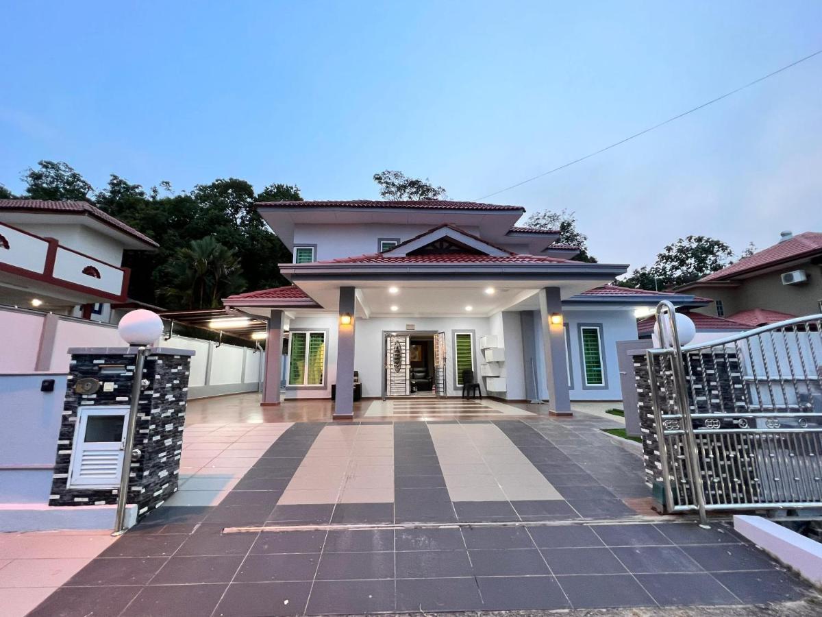 Bearbrick Homestay With Pool 波德申 外观 照片